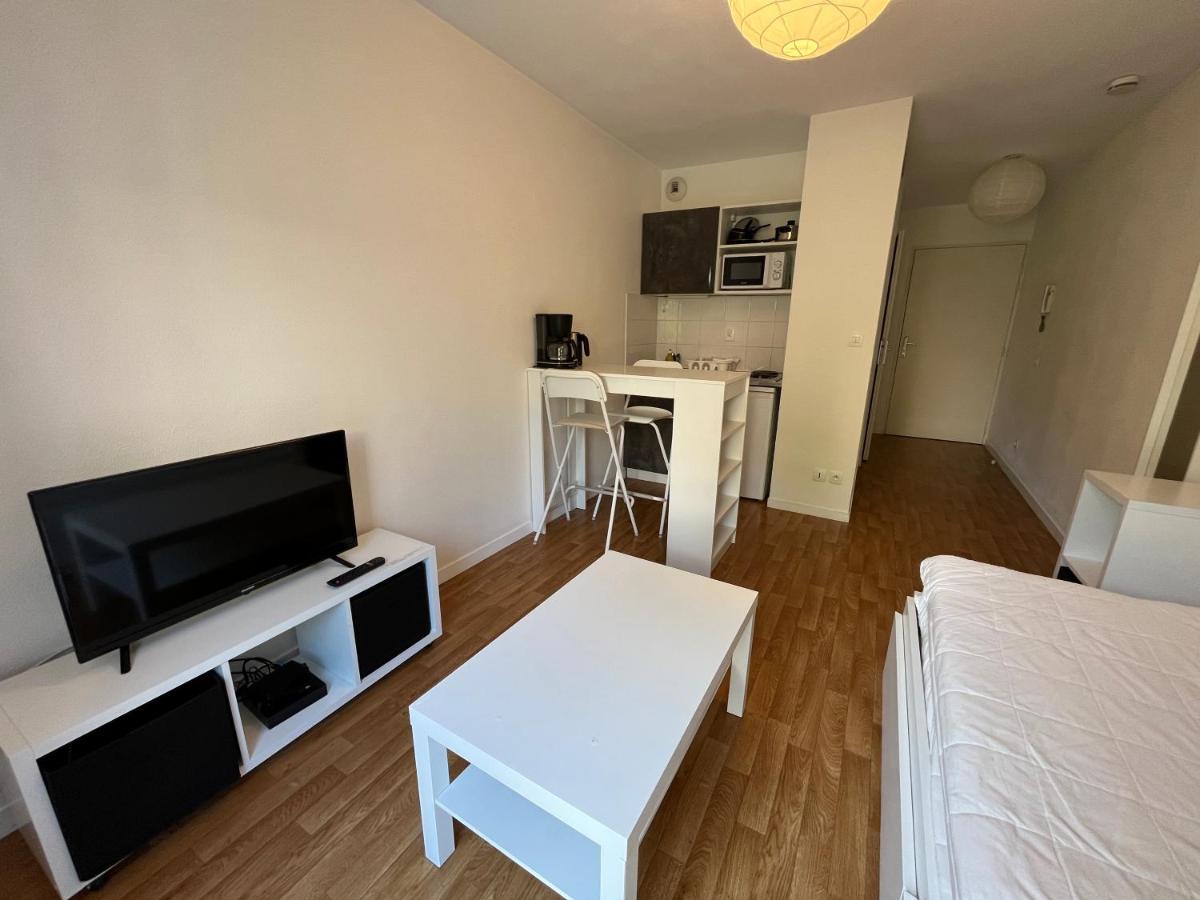 Acajou, Studio Avec Terrasse Et Parking Prive Caen Exterior photo